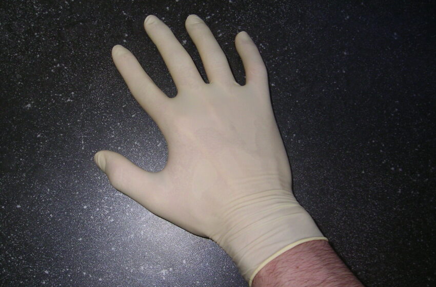  Qui a inventé les gants chirurgicaux ?