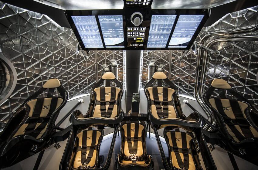  Lancement réussi pour le premier vol commercial de SpaceX